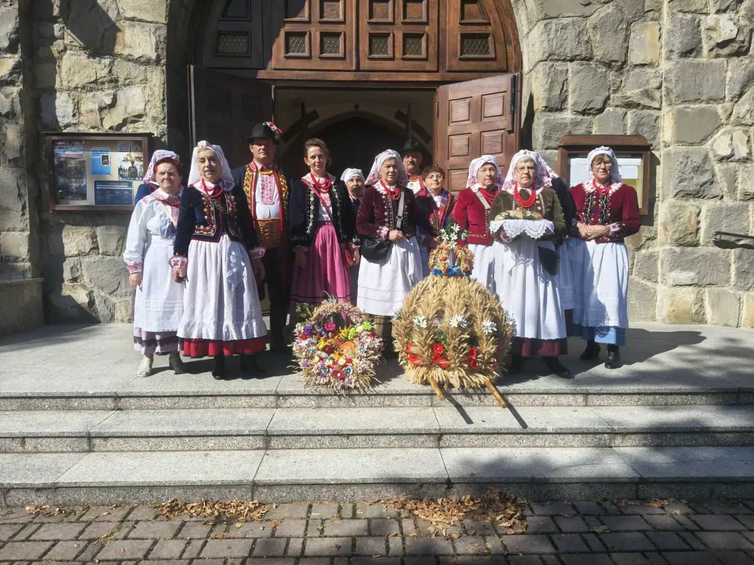 Dożynki parafialne w Marcinkowicach. Wśród darów niezwykły różaniec z ciasta