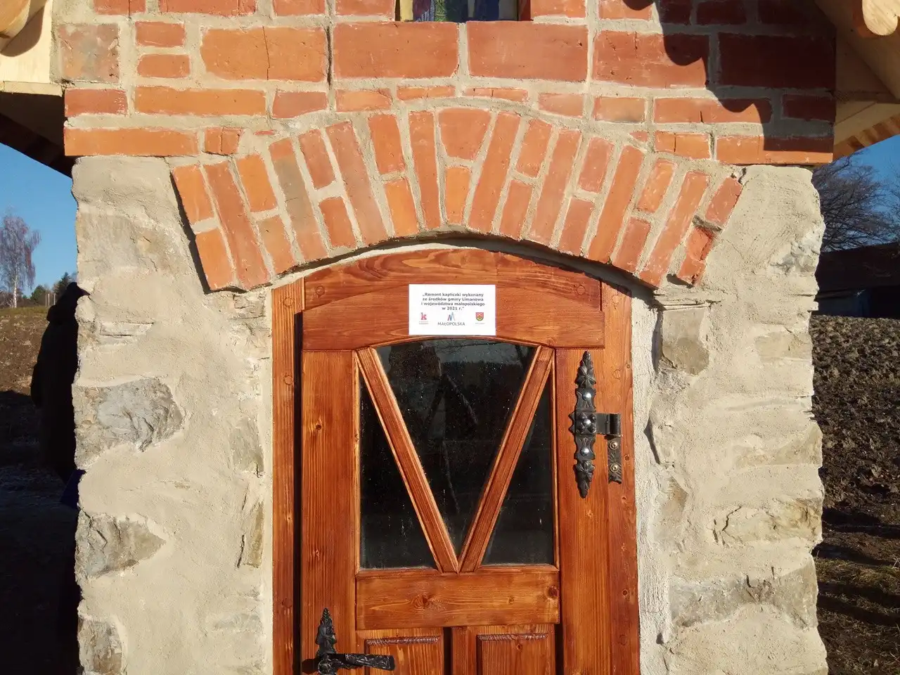 Kolejna kapliczka po renowacji