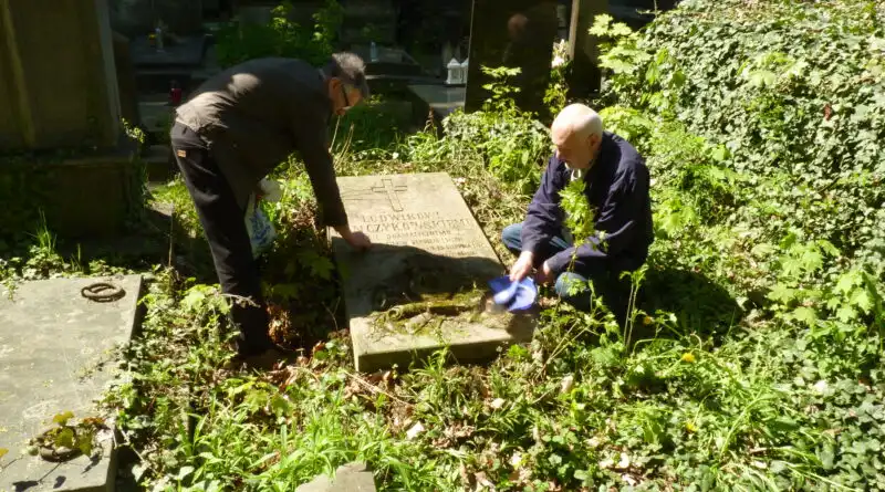 XVIII kwesta na ratowanie zabytkowych nagrobków na starosądeckich cmentarzach