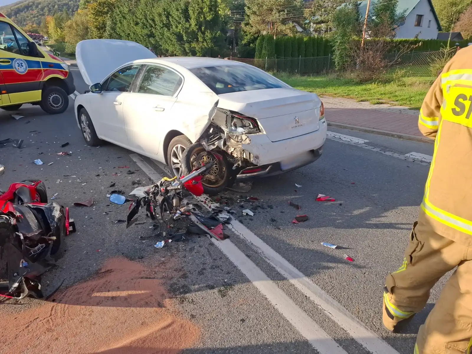 Wypadek w Łabowej. Dwoje motocyklistów w szpitalu po zderzeniu z samochodem