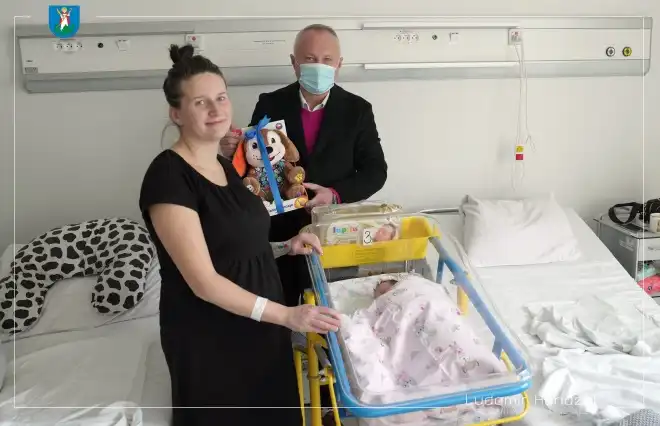 Nowy Sącz: Prezydent odwiedził pierwsze dzieci urodzone w 2024 roku