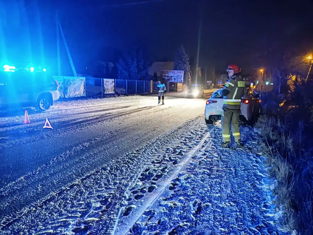 Kolizja w Chełmcu. Zderzyły się dwie osobówki