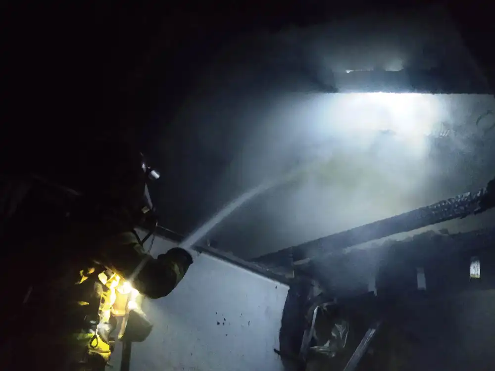 Pożar budynku w Cieniawie. Na parterze znajdował się warsztat samochodowy