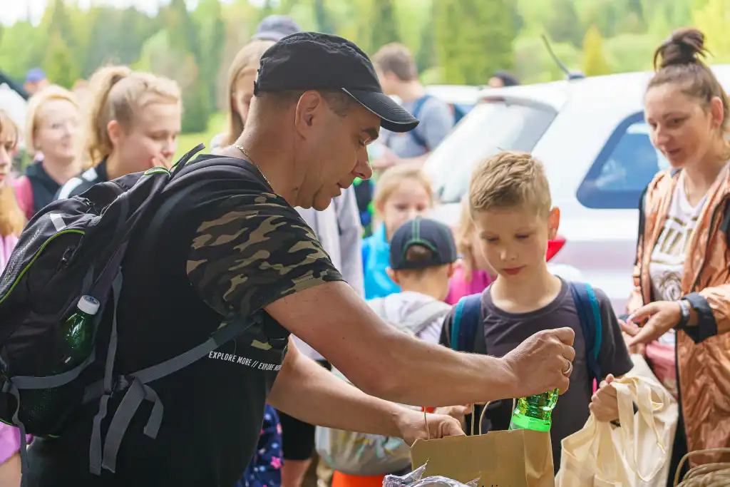 Wielki finał akcji "Dbam o sądeckie". Uczestnicy posprzątali szlak prowadzący z Obidzy na Radziejową