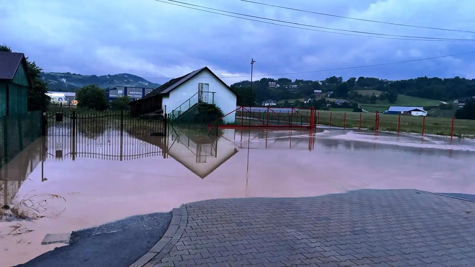 Intensywne opady deszczu na Sądecczyźnie. Interweniowali strażacy