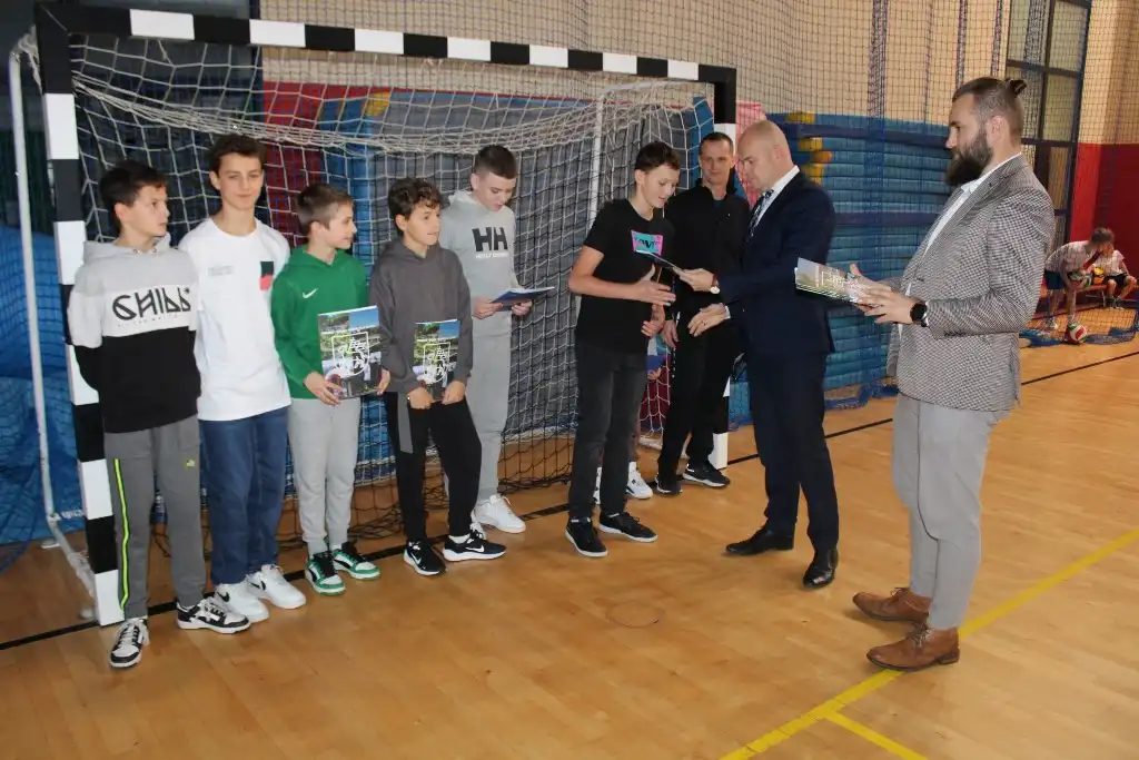 Listy gratulacyjne i niespodzianki dla młodych talentów z Piwnicznej-Zdroju