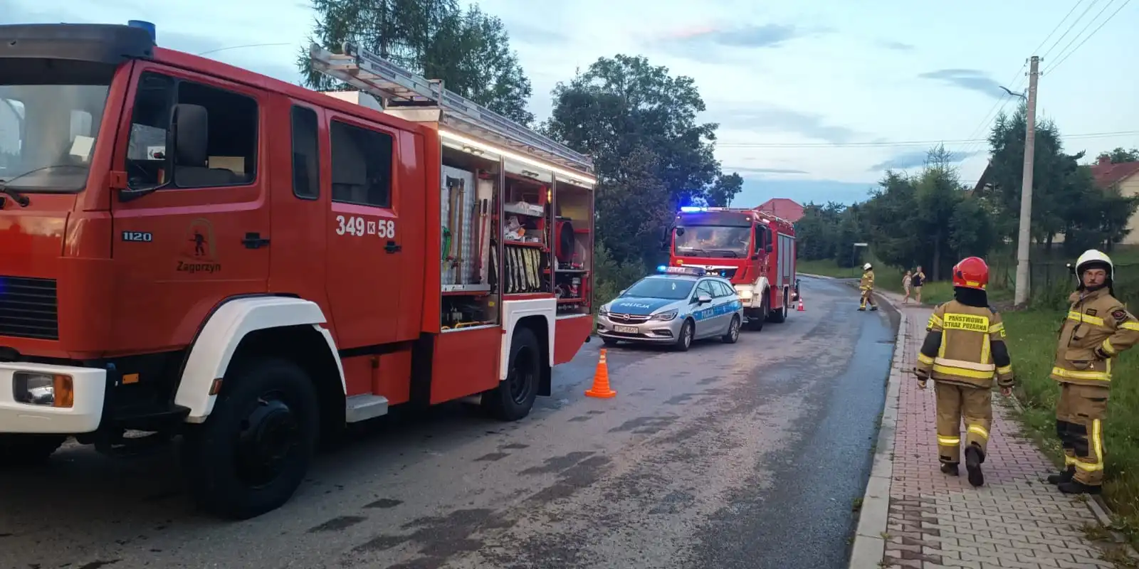 W Zagorzynie samochód uderzył w ogrodzenie posesji
