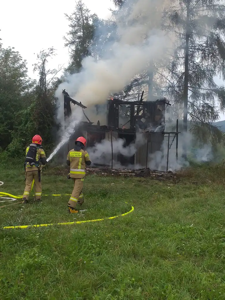 Pożar w Marcinkowicach. Spłonął drewniany budynek