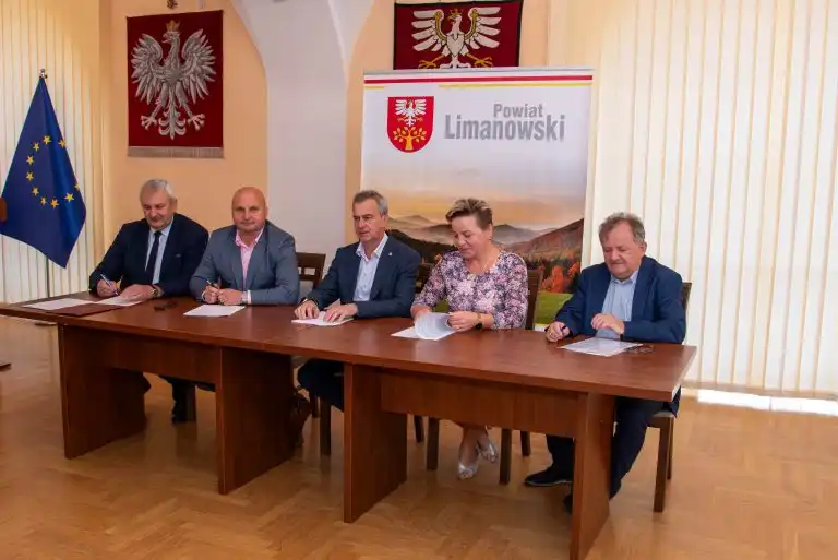 Podpisano umowę na przebudowę drogi powiatowej Łososina Dolna – Ujanowice – Młynne