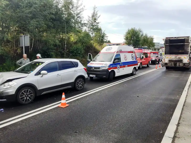 Kolizja w Zabrzeży. Zderzyły się trzy samochody osobowe