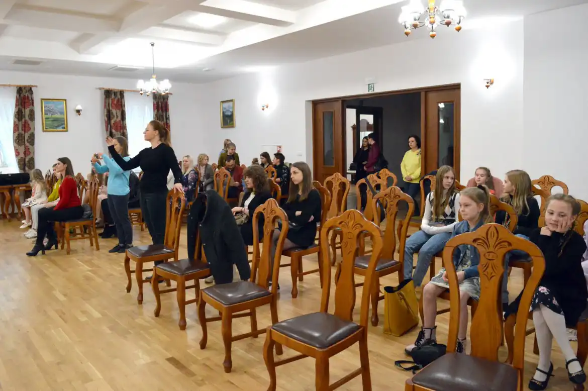 Ponad 30 uczestników wystartowało w eliminacjach XXVII Starosądeckiego Konkursu Młodych Wokalistów