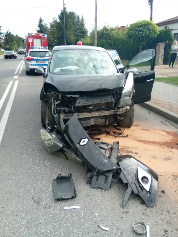 Wypadek w Nowym Sączu. Zderzyły się dwa samochody osobowe