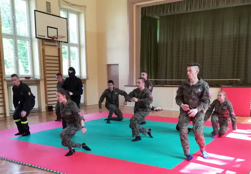 W klasie mundurowej ZS w Marcinkowicach młodzież uczy się skutecznej obrony przed agresorem