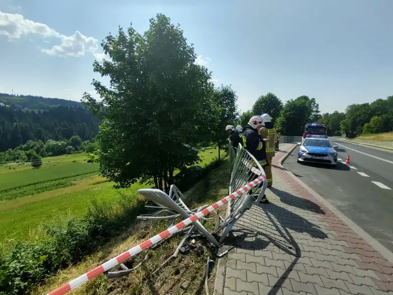 W Grybowie osobówka wypadła z drogi