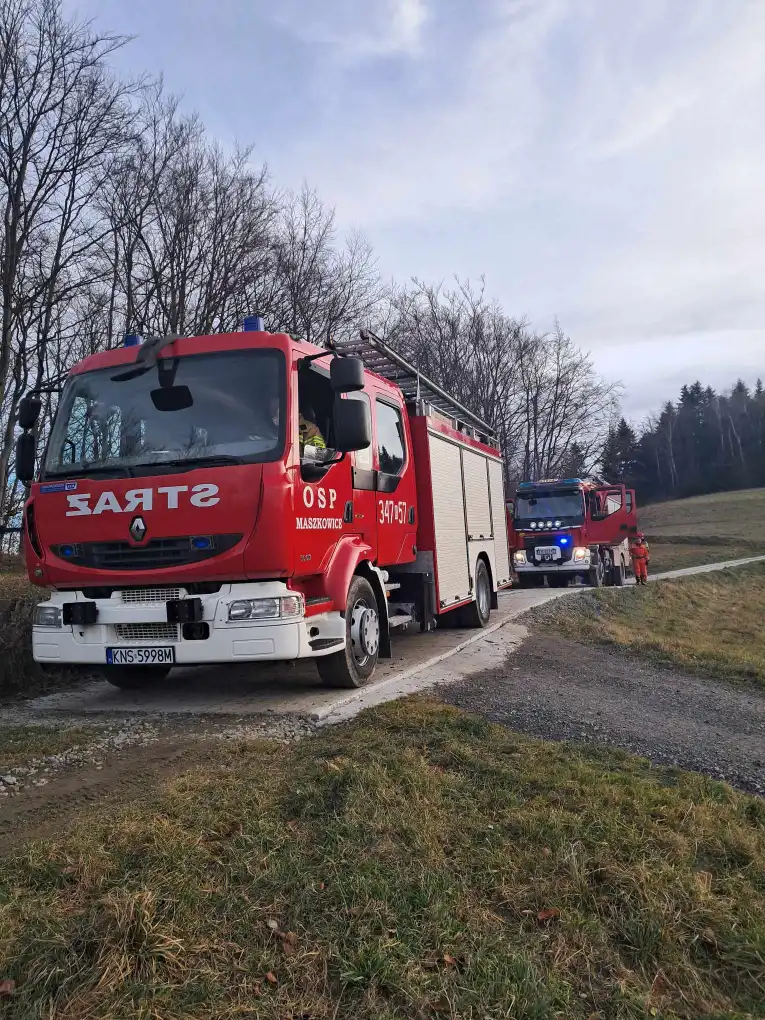 Maszkowice. Strażacy walczyli z pożarem sadzy w kominie