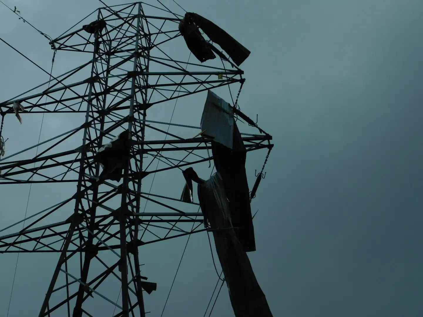 Gigantyczne zniszczenia po przejściu nawałnicy w Librantowej [Zdjęcia i Film]