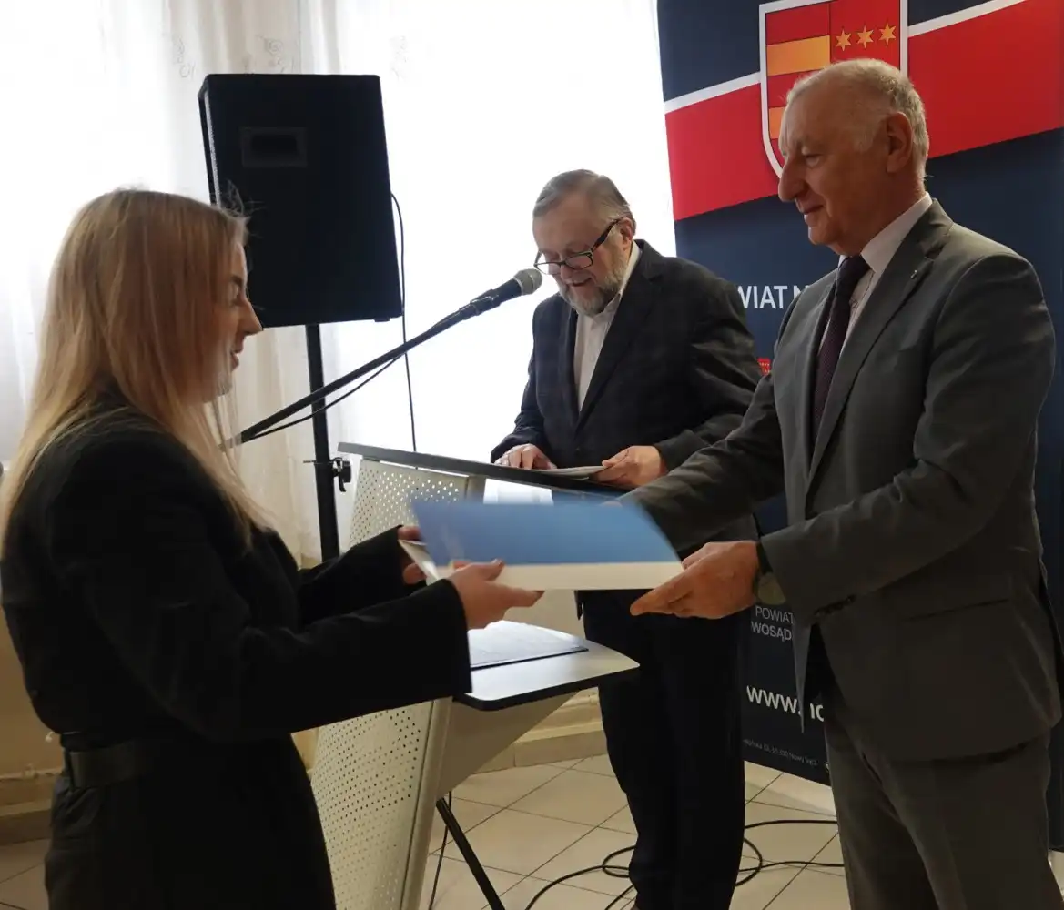 Starosta nowosądecki wręczył nagrody laureatom eliminacji powiatowych 69. Ogólnopolskiego Konkursu Recytatorskiego