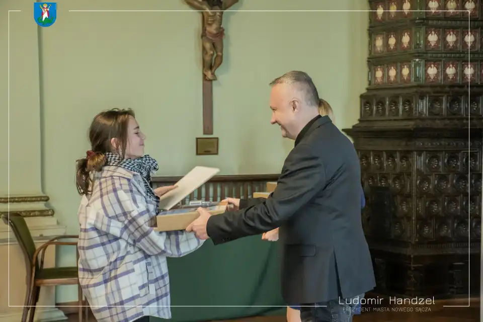 Nowy Sącz: Dzieci i młodzież otrzymały sprzęt komputerowy