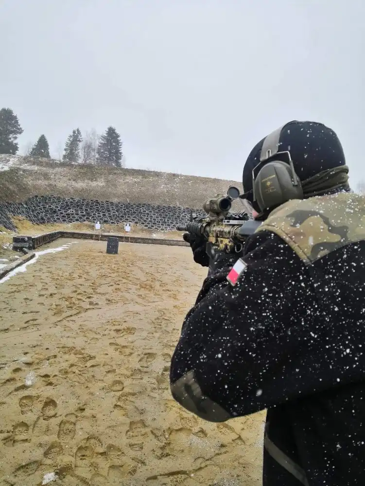 Uczniowie klasy wojskowej z ZS w Marcinkowicach doskonalili umiejętności strzelając z AK47