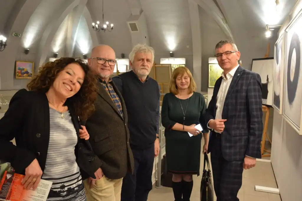 Ze Starego Sącza do Karpacza. Wystawa malarstwa współczesnego “ZNOWU/AGAIN Retrospekcja 1.0”