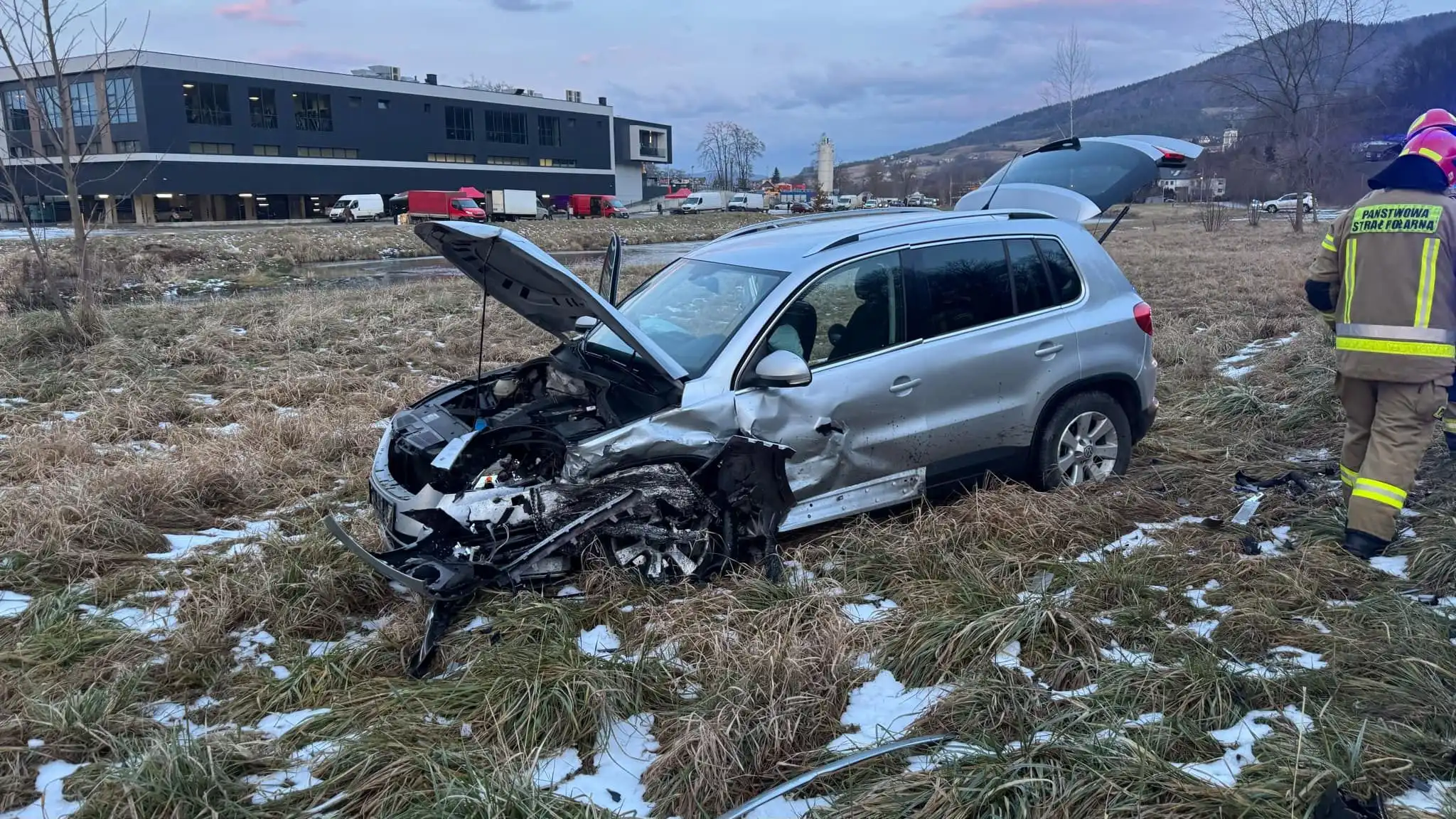 Wypadek na Zielonej. Karetka, strażacy i utrudnienia w ruchu
