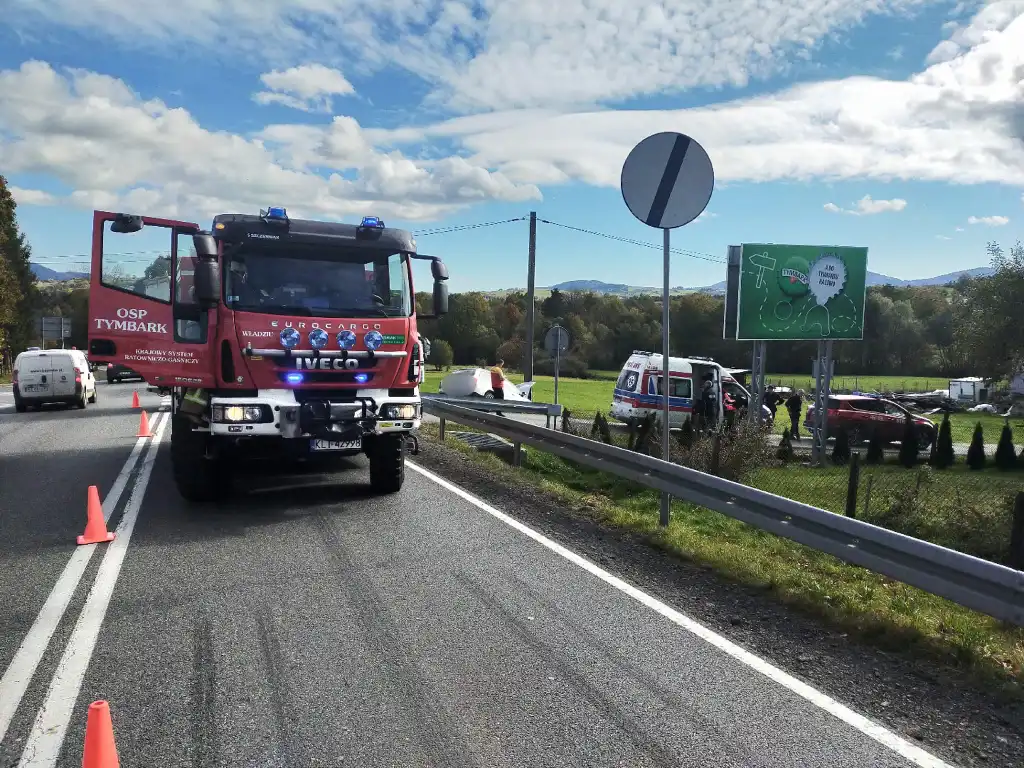 Wypadek w Tymbarku. Poszkodowana kobieta trafiła do szpitala