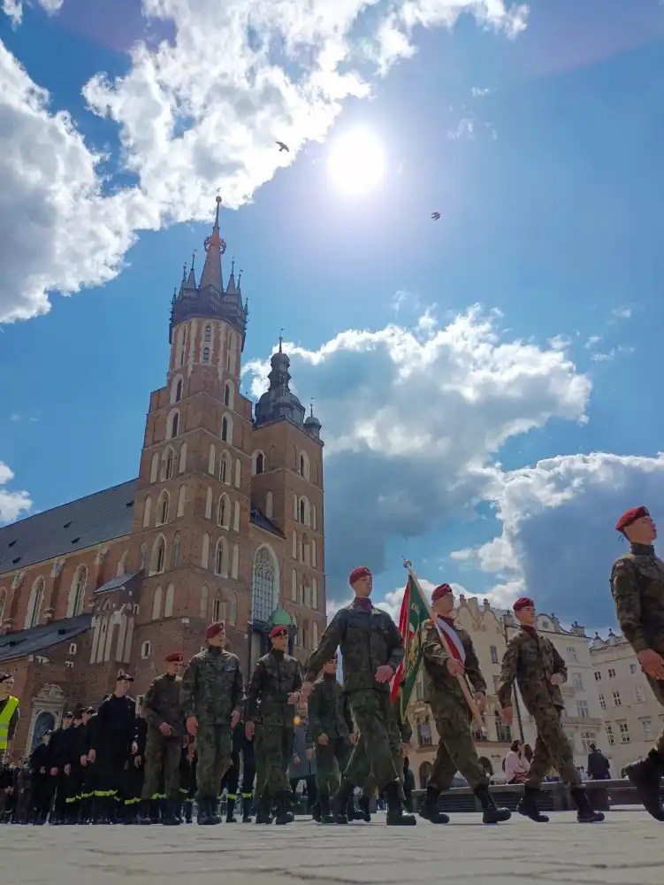 Uczniowie Zespołu Szkół w Marcinkowicach uczestniczyli w uroczystości patriotycznej w Krakowie