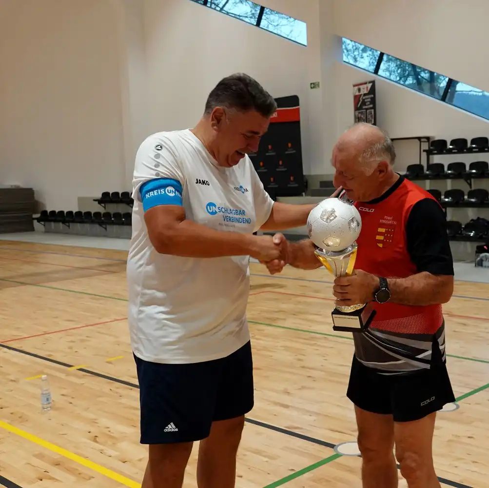 Mecz towarzyski z okazji 20-lecia partnerstwa między Powiatem Unna a Powiatem Nowosądeckim. Niemiecka drużyna pokonała gospodarzy