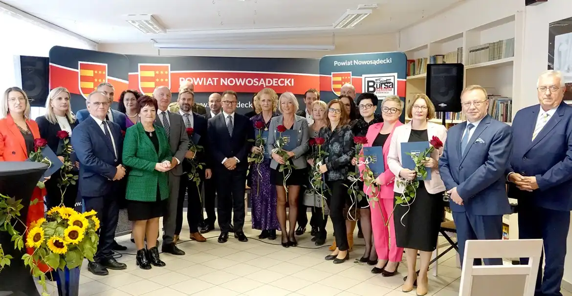 Powiat nowosądecki: Nagrody dla nauczycieli i pracowników oświaty