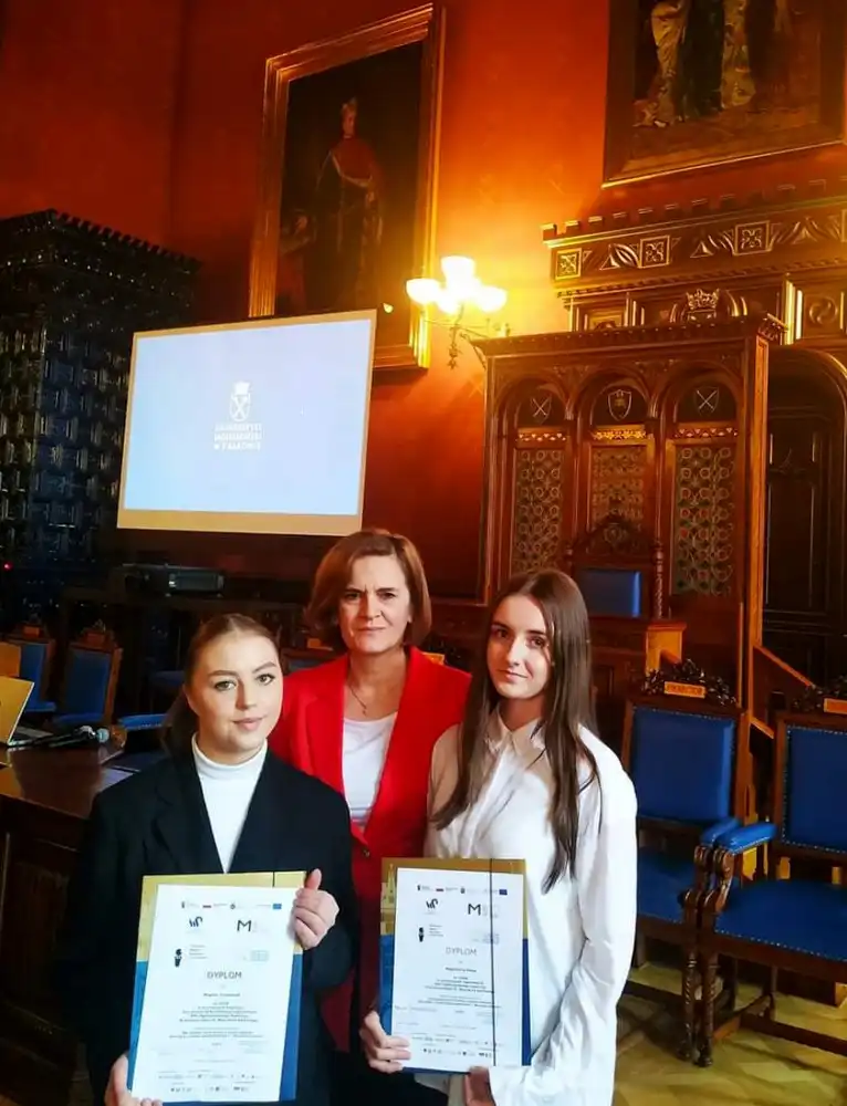 Uczennice ZS w Łącku w finale Ogólnopolskiego Konkursu Krasomówczego