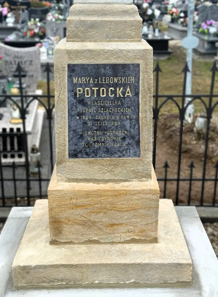 Nagrobek Potockich i rokokowy ołtarz po renowacji