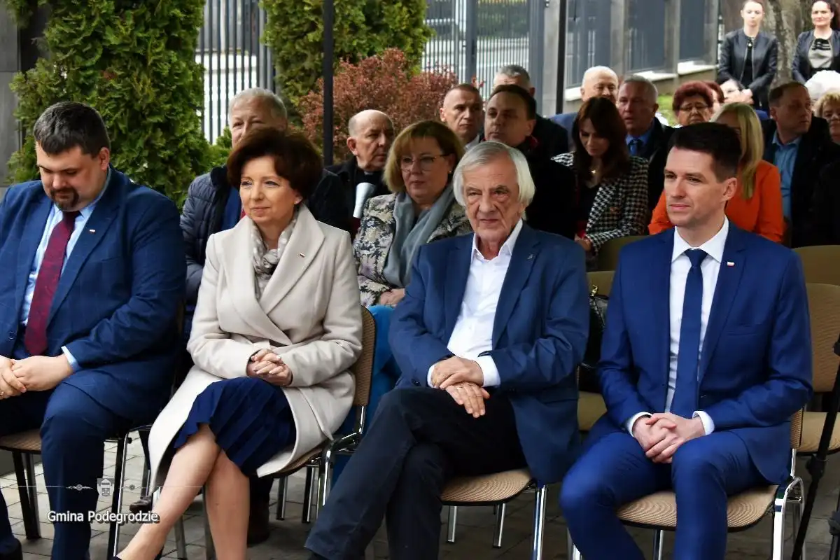 Minister Rodziny i Polityki Społecznej Marlena Maląg odwiedziła seniorów Gminy Podegrodzie