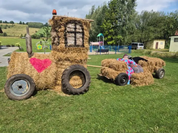 Stonoga, ciągniki i wielkie wiatraki. Tak Korzenna zaprasza na dożynki