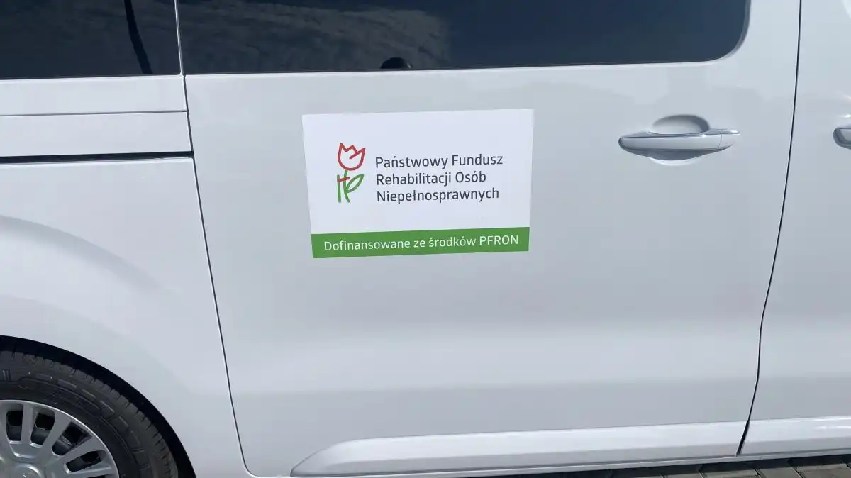 Gmina Podegrodzie zakupiła samochód do przewozu osób niepełnosprawnych