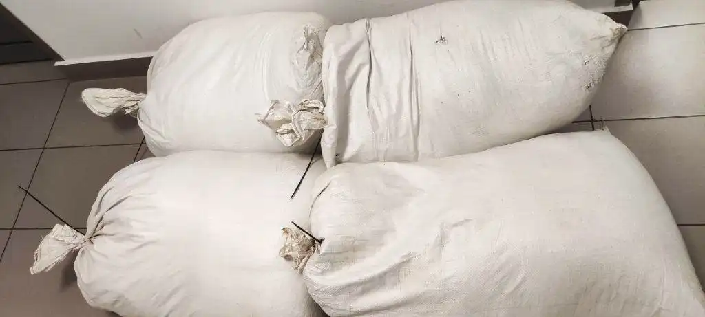 Przemyt w bagażniku! 60 tysięcy papierosów i 220 kg tytoniu bez akcyzy