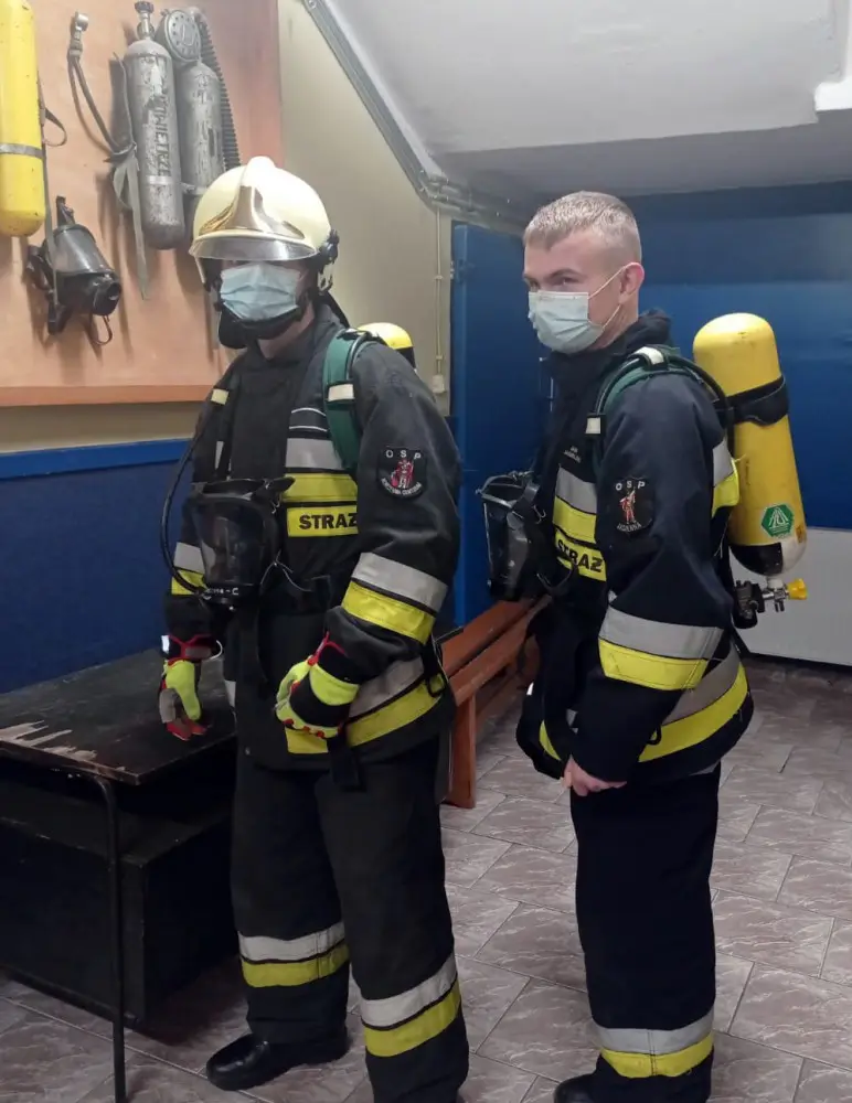 ZS w Marcinkowicach: Przyszli strażacy zdawali testy w komorze dymowej
