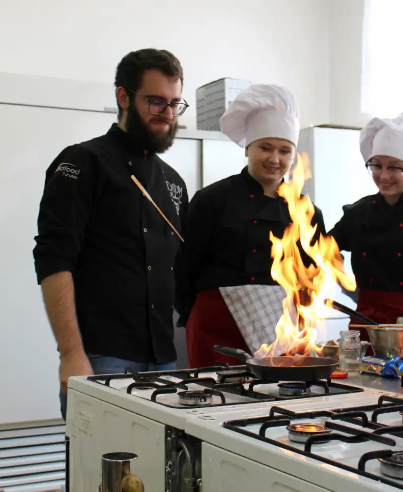 ZSP w Krynicy-Zdroju: Młodzi adepci gastronomii uczestniczyli w kulinarnym pokazie