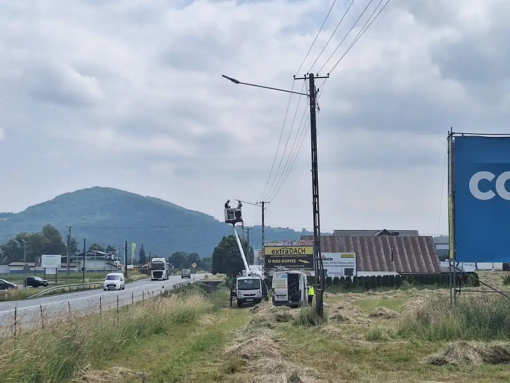 Gmina Łososina Dolna jaśniejsza i oszczędniejsza. Zakończono modernizację oświetlenia ulicznego