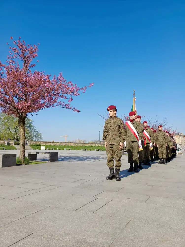 Uczniowie Zespołu Szkół w Marcinkowicach uczestniczyli w uroczystości patriotycznej w Krakowie