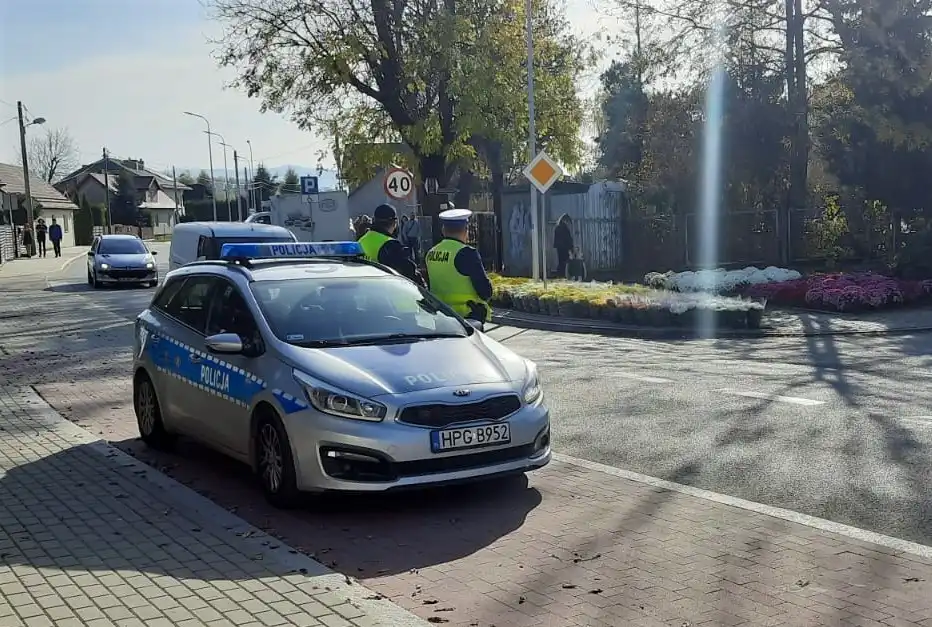 6 wypadków, 36 kolizji, 7 osób rannych i 12 nietrzeźwych kierowców - bilans działań sądeckiej Policji w okresie Wszystkich Świętych
