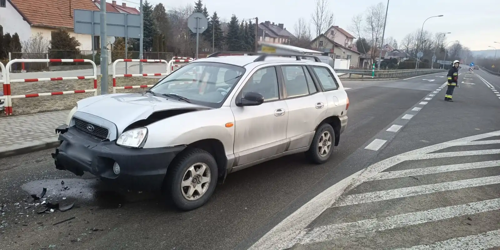 Kolizja w Kadczy. Zderzyły się dwie osobówki