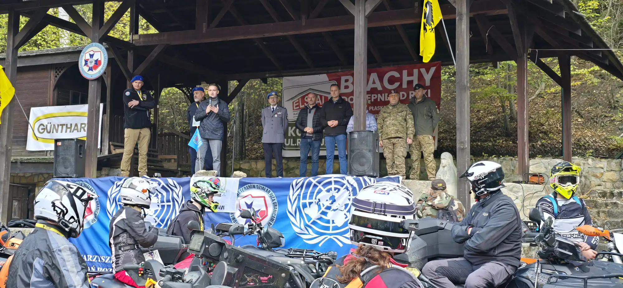 Sądeccy strażacy na Marszu Weteranów. 20 km wygasłych wulkanów