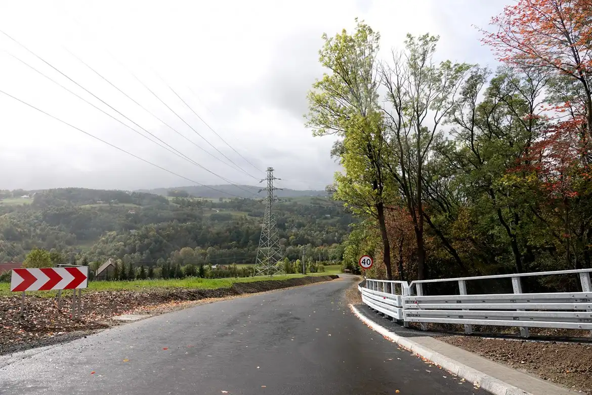 Trwają prace przy kilkunastu inwestycjach na drogach powiatu nowosądeckiego