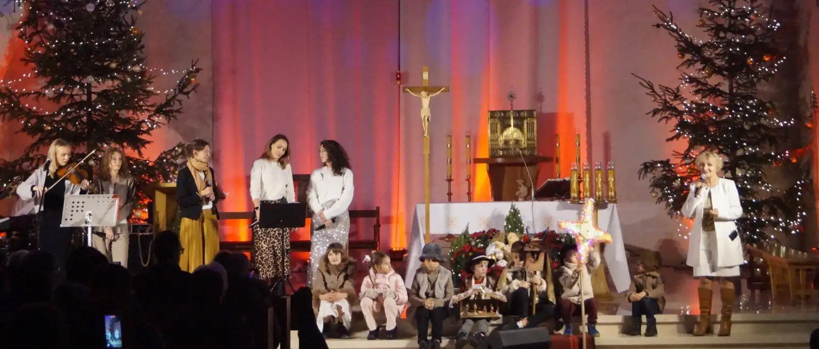 Rodzinne kolędowanie w Limanowej. „Maleńka Miłość” w wykonaniu Sułkowskich