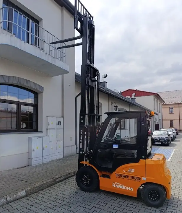 Nowoczesny wózek widłowy w grybowskiej szkole. Uczniowie zyskają praktyczne umiejętności