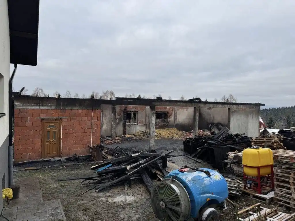 Pożar w Moszczenicy Wyżnej. Strażacy przez blisko 6 godzin walczyli z żywiołem