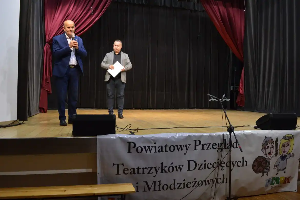 Młodzi artyści zachwycili publiczność. XXVIII Powiatowy Przegląd Teatrzyków w Podegrodziu