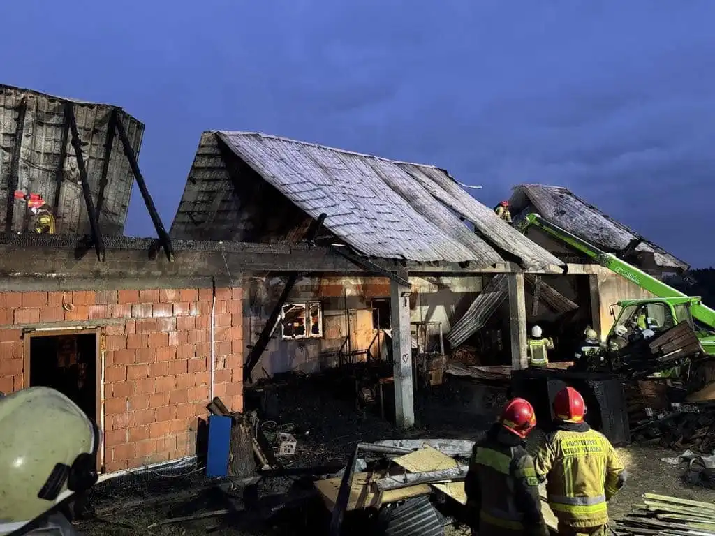 Pożar w Moszczenicy Wyżnej. Strażacy przez blisko 6 godzin walczyli z żywiołem