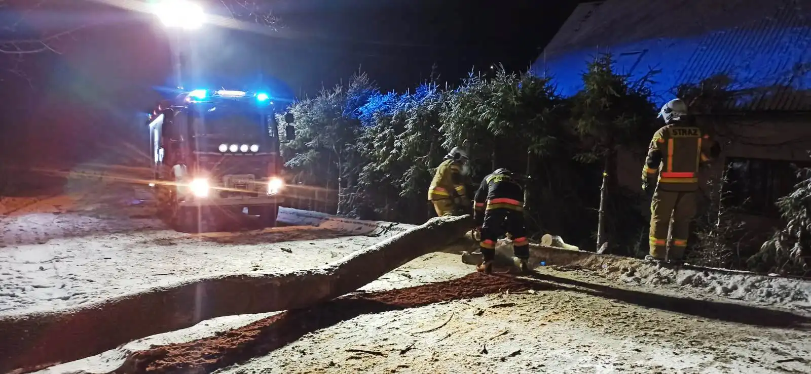 Poniedziałkowe załamanie pogody na Sądecczyźnie. Interweniowali strażacy