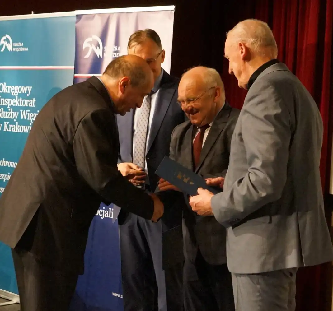 W Zakładzie Karnym w Nowym Sączu odsłonięto tablicę upamiętniającą ofiary niemieckiej okupacji i represji komunistycznych